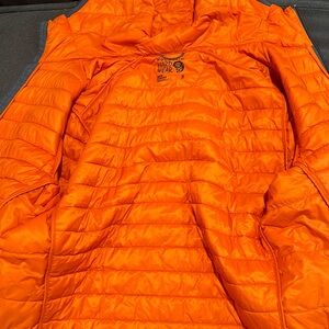 Mountain Hardwear men’s jacket small. Like new.